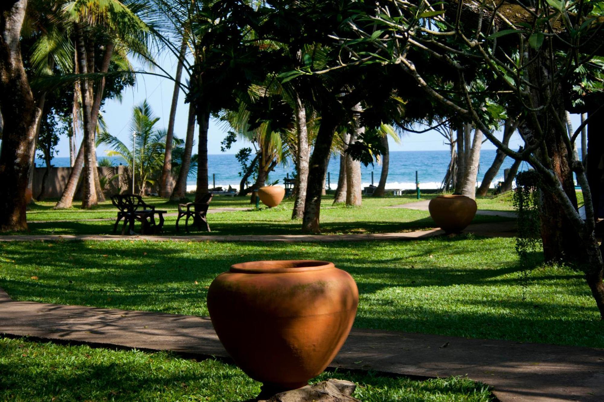 Mawella Beach Resort Tangalle Ngoại thất bức ảnh