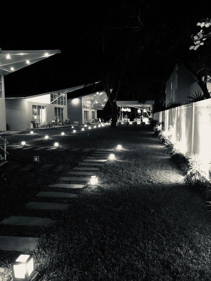 Mawella Beach Resort Tangalle Ngoại thất bức ảnh
